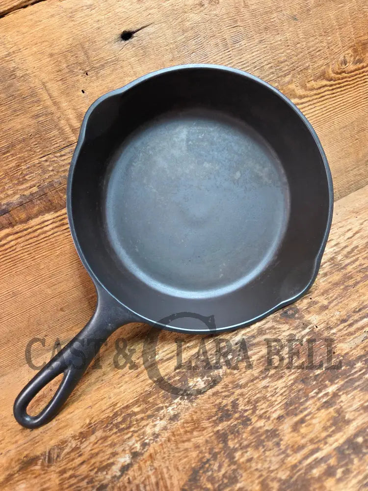 1930’s Unmarked Wagner #8 Skillet with Heat Ring. FANTASTIC daily user for a great price! - Skillet