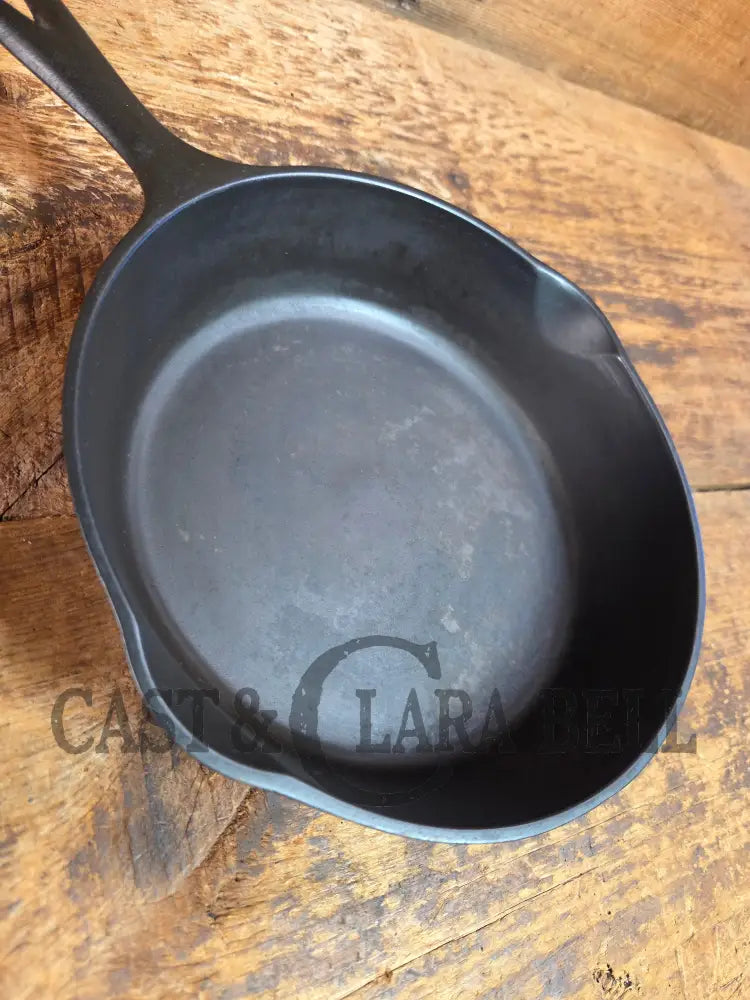 1930’s Unmarked Wagner #8 Skillet with Heat Ring. FANTASTIC daily user for a great price! - Skillet