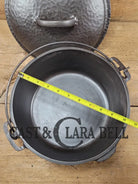 1930’S Wagner #8 Cast Iron Dutch Oven With Hammered Finish. Great Gift Idea! Skillet