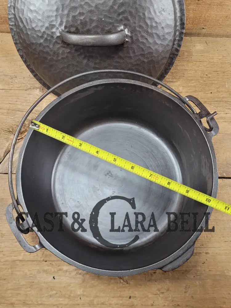1930’S Wagner #8 Cast Iron Dutch Oven With Hammered Finish. Great Gift Idea! Skillet
