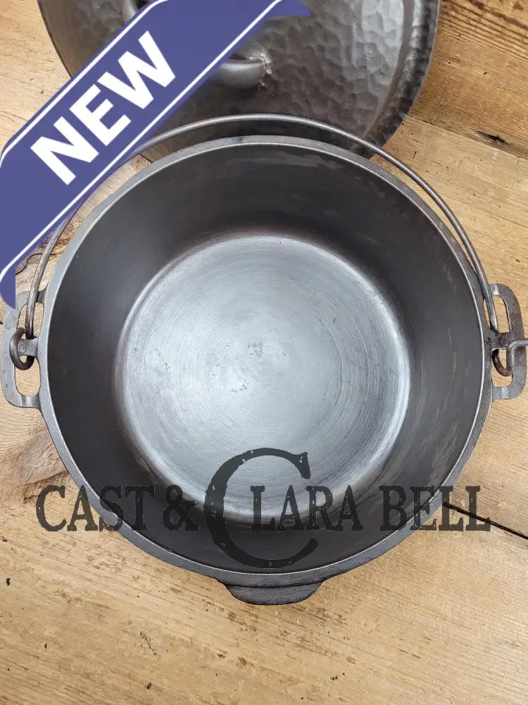 1930’S Wagner #8 Cast Iron Dutch Oven With Hammered Finish. Great Gift Idea! Skillet