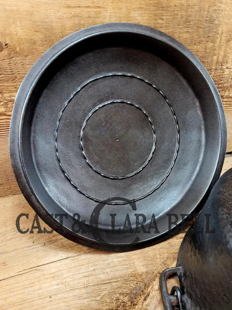 1930’S Wagner #8 Cast Iron Dutch Oven With Hammered Finish. Great Gift Idea! Skillet