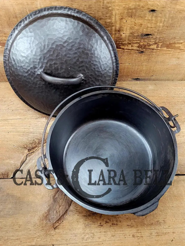 1930’S Wagner #8 Cast Iron Dutch Oven With Hammered Finish. Great Gift Idea! Skillet