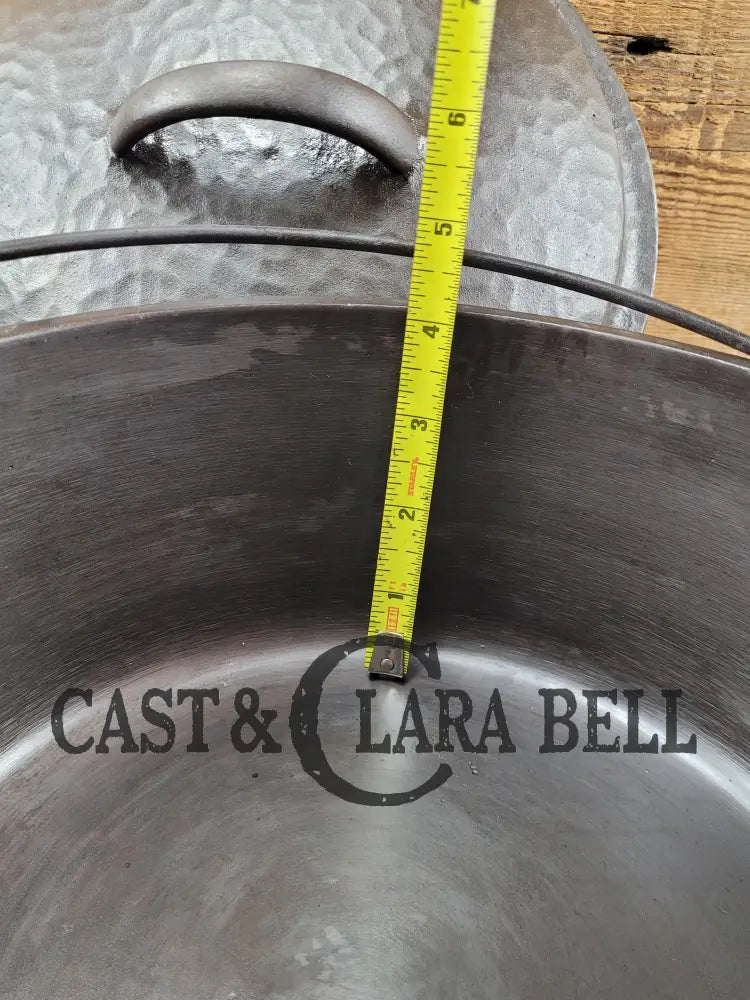 1930’S Wagner #8 Cast Iron Dutch Oven With Hammered Finish. Great Gift Idea! Skillet