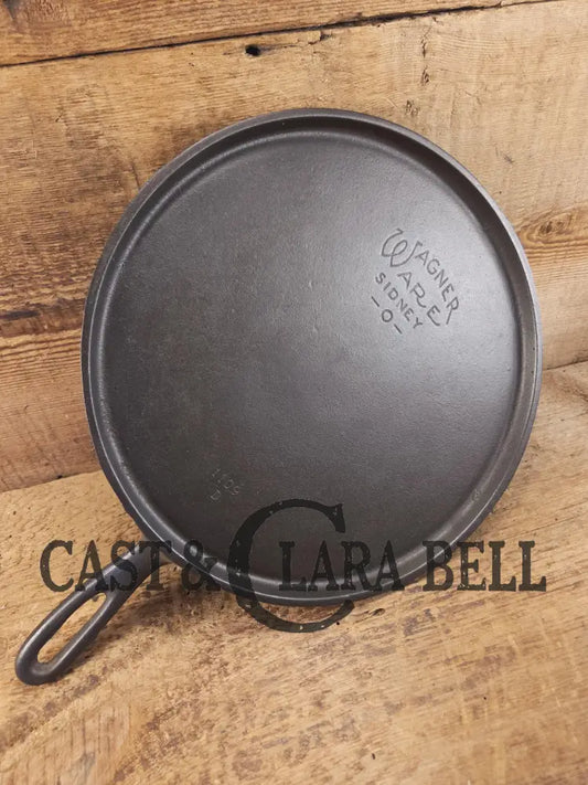 1930’s Wagner #9 Round Griddle Stylized Logo 1109 D. Perfect for grilled cheese omelettes and flat iron cooking!