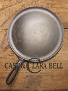 1930’s Wagner #9 Round Griddle Stylized Logo 1109 D. Perfect for grilled cheese omelettes and flat iron cooking!