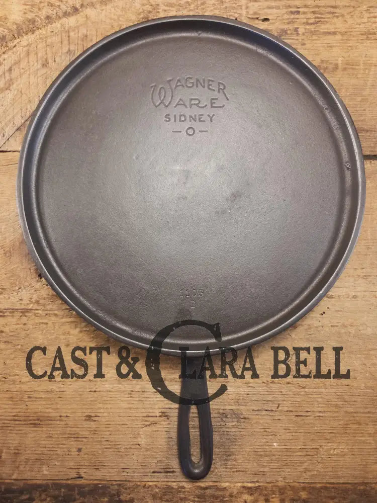 1930’s Wagner #9 Round Griddle Stylized Logo 1109 D. Perfect for grilled cheese omelettes and flat iron cooking!