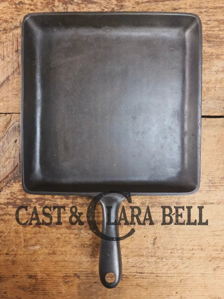 1930’s Wagner Square Skillet with Stylized Logo 1103 Bacon Skillet. GREAT pan to have in the kitchen! Skillet