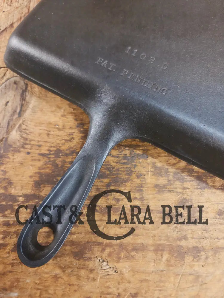 1930’s Wagner Square Skillet with Stylized Logo 1103 Bacon Skillet. GREAT pan to have in the kitchen! Skillet