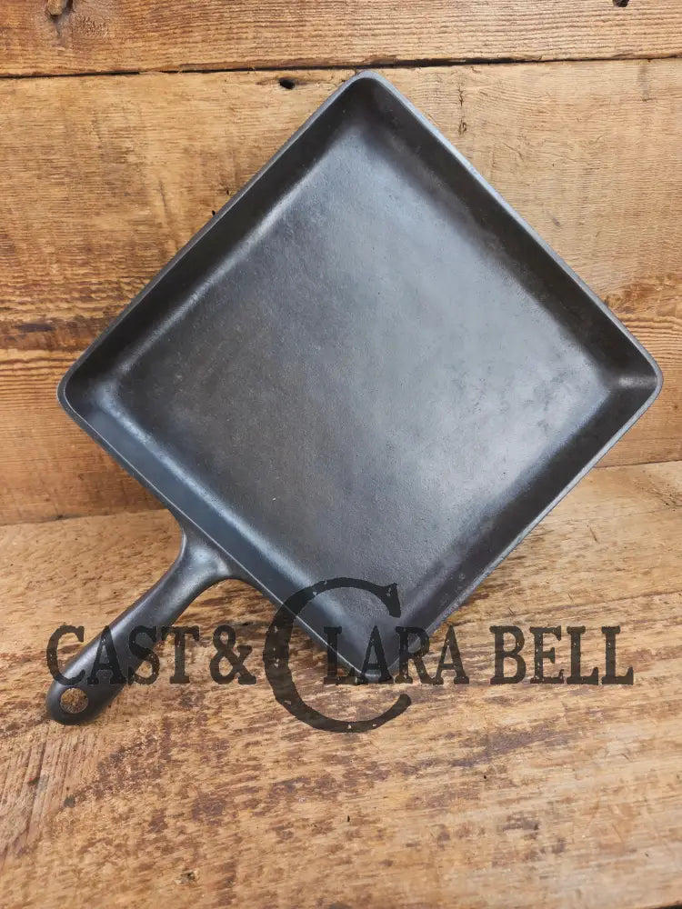 1930’s Wagner Square Skillet with Stylized Logo 1103 Bacon Skillet. GREAT pan to have in the kitchen! Skillet