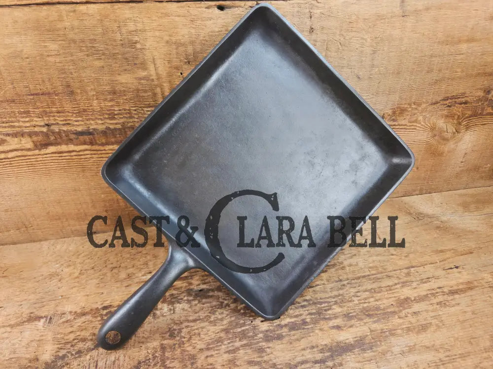 1930’s Wagner Square Skillet with Stylized Logo 1103 Bacon Skillet. GREAT pan to have in the kitchen! Skillet