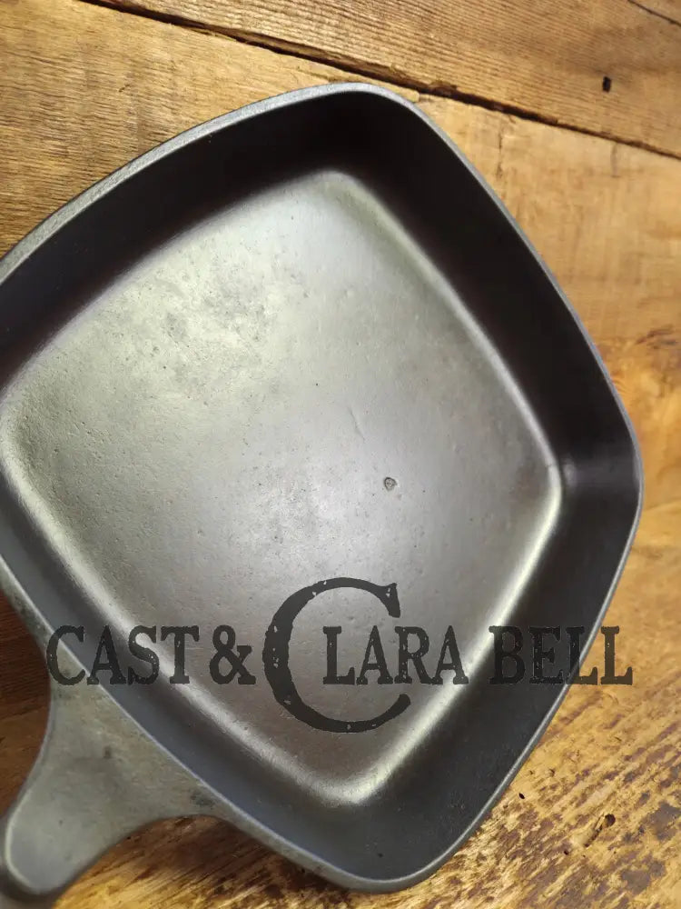 1930’s Wagner Square Skillet with Stylized Logo 1218 B. GREAT pan to have in the kitchen! Skillet
