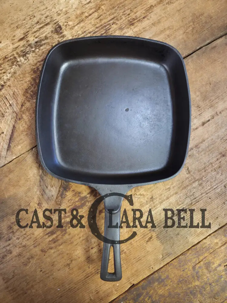 1930’s Wagner Square Skillet with Stylized Logo 1218 B. GREAT pan to have in the kitchen! Skillet