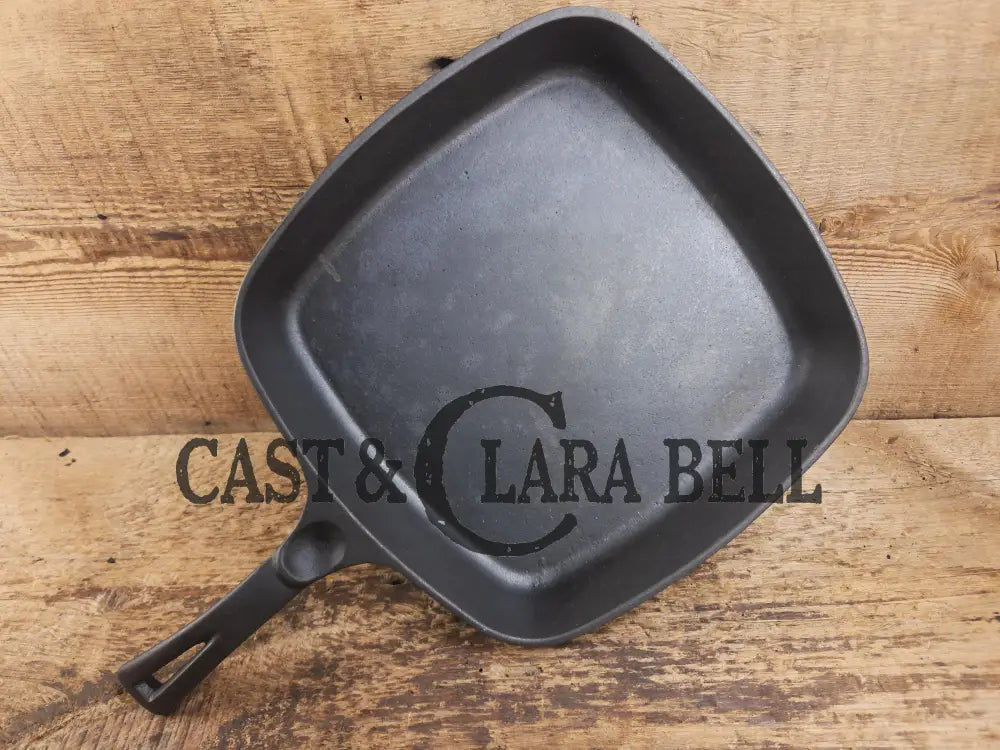 1930’s Wagner Square Skillet with Stylized Logo 1218 D. GREAT pan to have in the kitchen! SC24 Skillet
