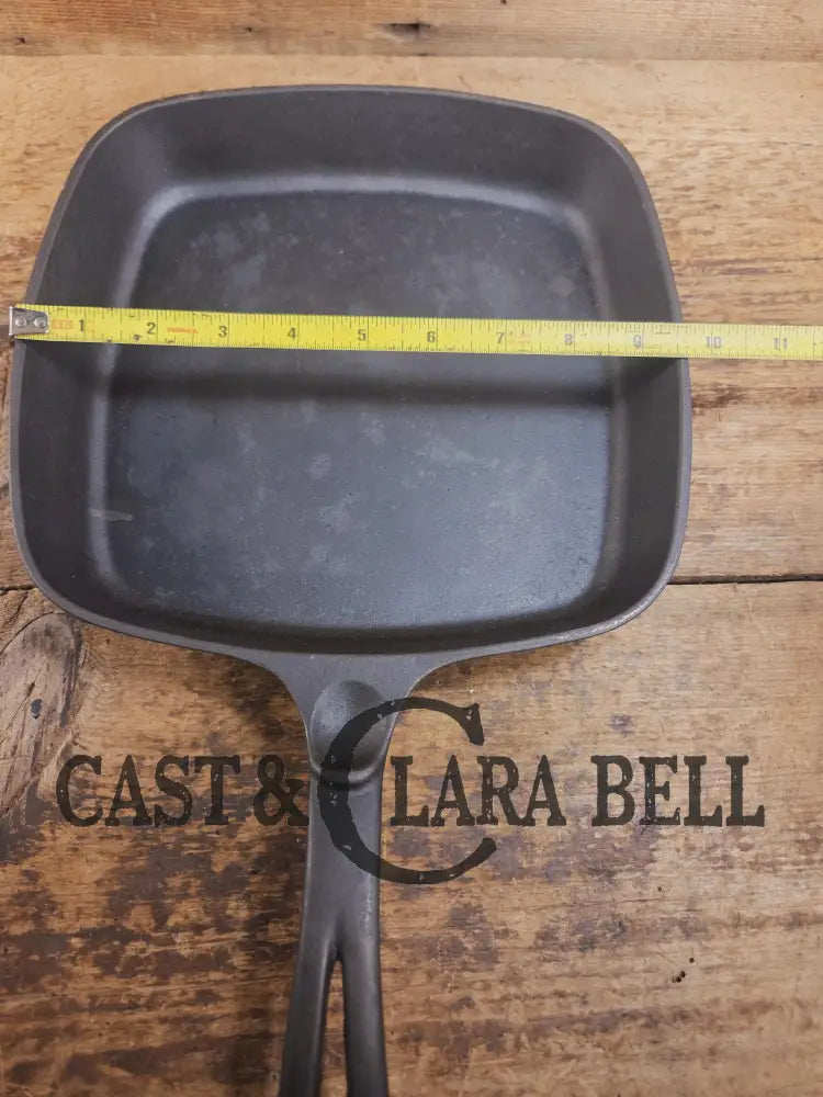 1930’s Wagner Square Skillet with Stylized Logo 1218 D. GREAT pan to have in the kitchen! SC24 Skillet