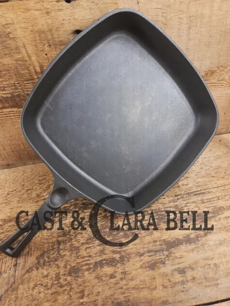 1930’s Wagner Square Skillet with Stylized Logo 1218 D. GREAT pan to have in the kitchen! SC24 Skillet