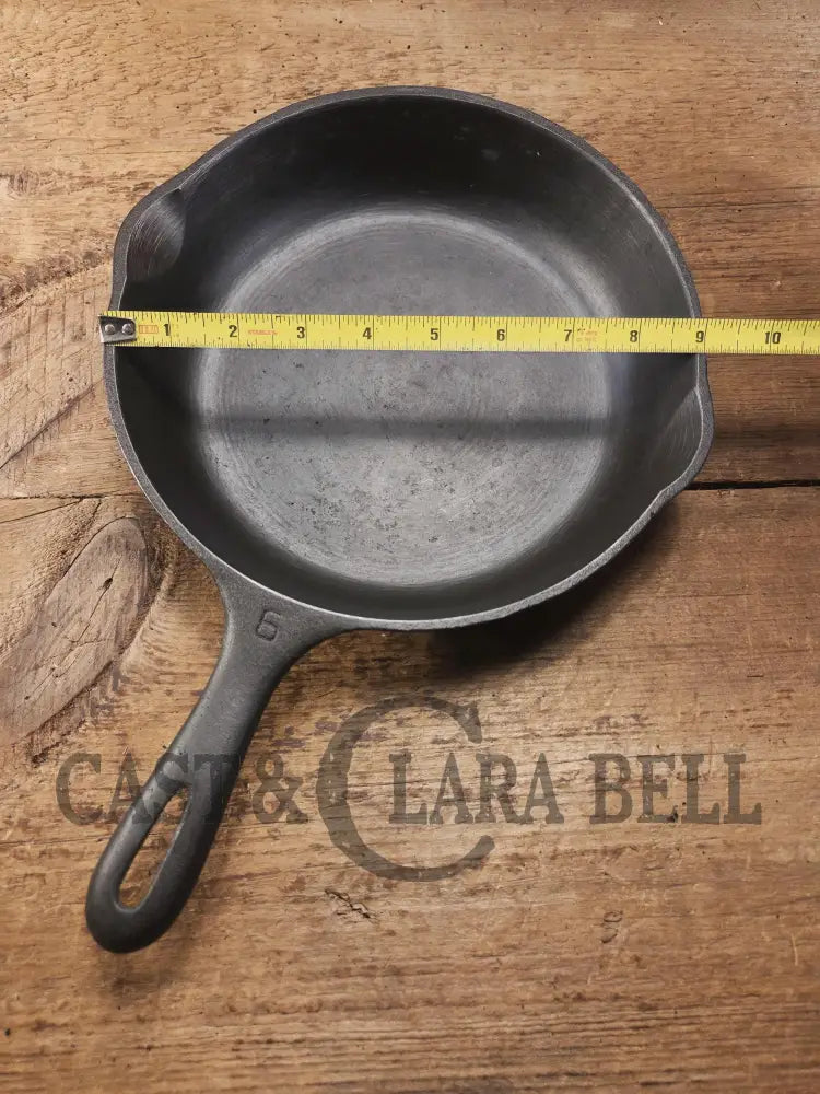 1930’s Wagner Unmarked #6 Cast Iron Sautee Skillet perfect first pan or daily user! Skillet