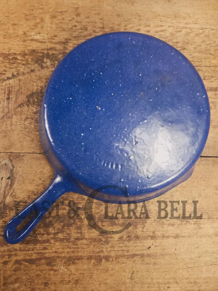 1930’s Wagner Unmarked #8 Cast Iron Sautee Skillet with blue speckled enamel! SC24 Skillet