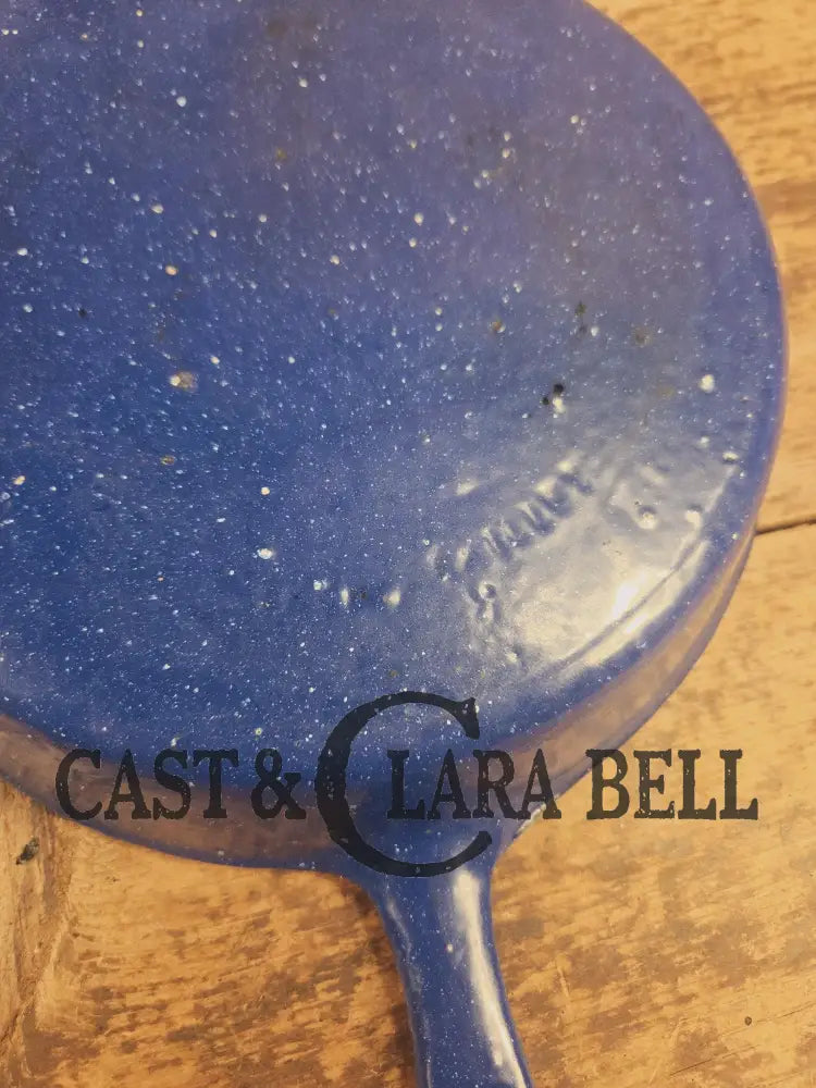 1930’s Wagner Unmarked #8 Cast Iron Sautee Skillet with blue speckled enamel! SC24 Skillet