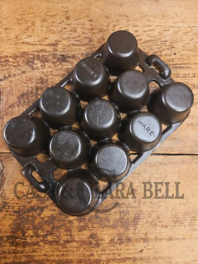 1930’s Wagner Ware Cast Iron Popover Pan 11 cup 1337 ’S’. Perfect for cornbread muffins or popovers Bakeware