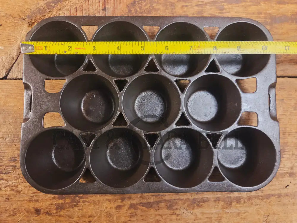 1930’s Wagner Ware Cast Iron Popover Pan 11 cup 1337 ’S’. Perfect for cornbread muffins or popovers Bakeware