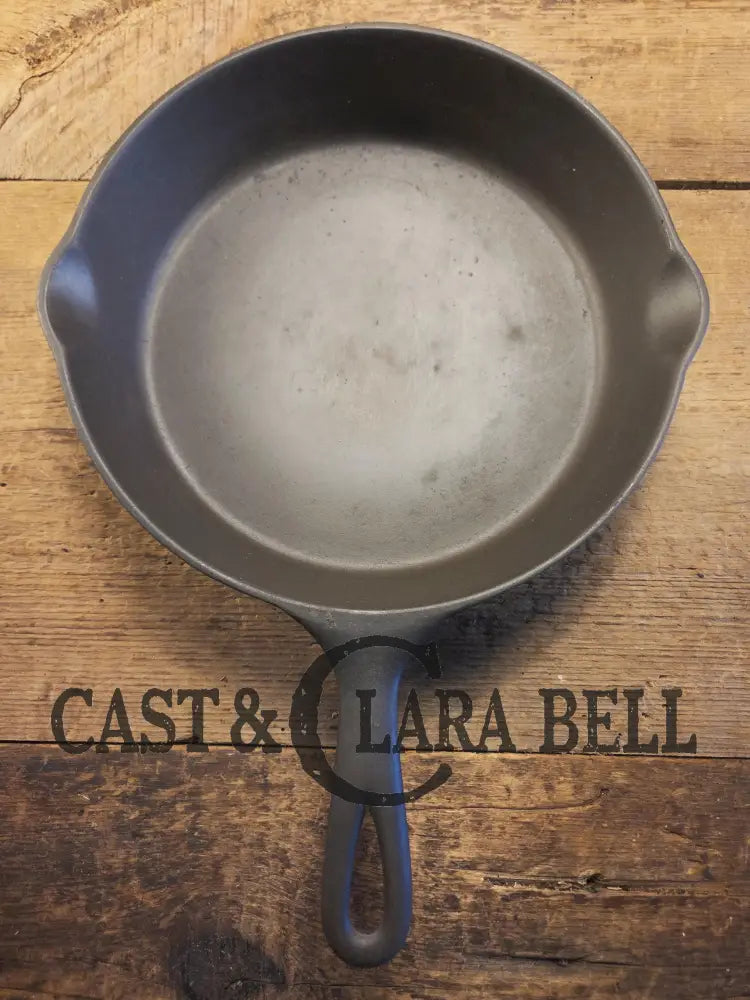 1930’s Wardway by Wagner Cast iron Skillet. #1432. These are not found often beautiful every day skillet with a cool