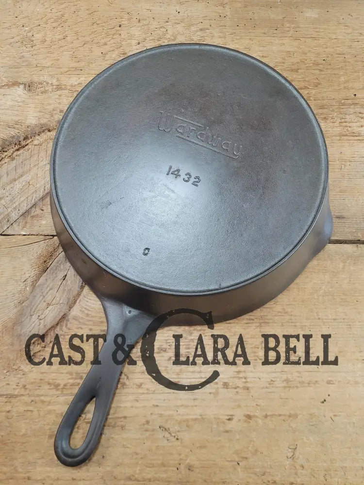 1930’s Wardway by Wagner Cast iron Skillet. #1432. These are not found often beautiful every day skillet with a cool