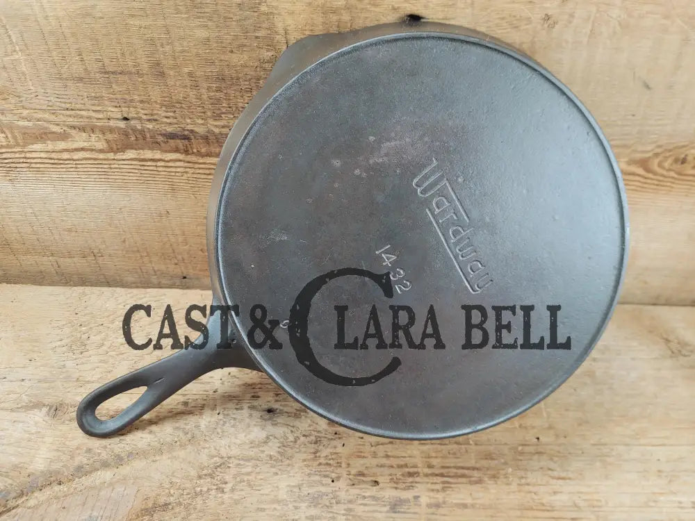 1930’s Wardway by Wagner Cast iron Skillet. #1432. These are not found often beautiful every day skillet with a cool