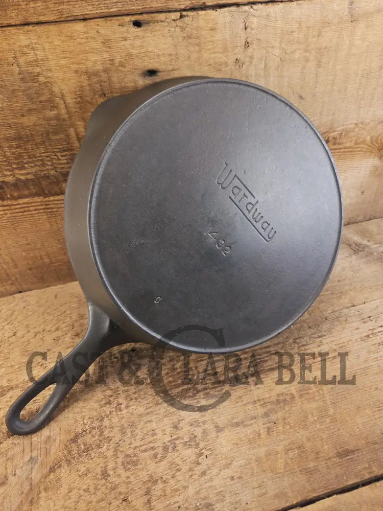 1930’s Wardway by Wagner Cast iron Skillet. #1432. These are not found often beautiful every day skillet with a cool