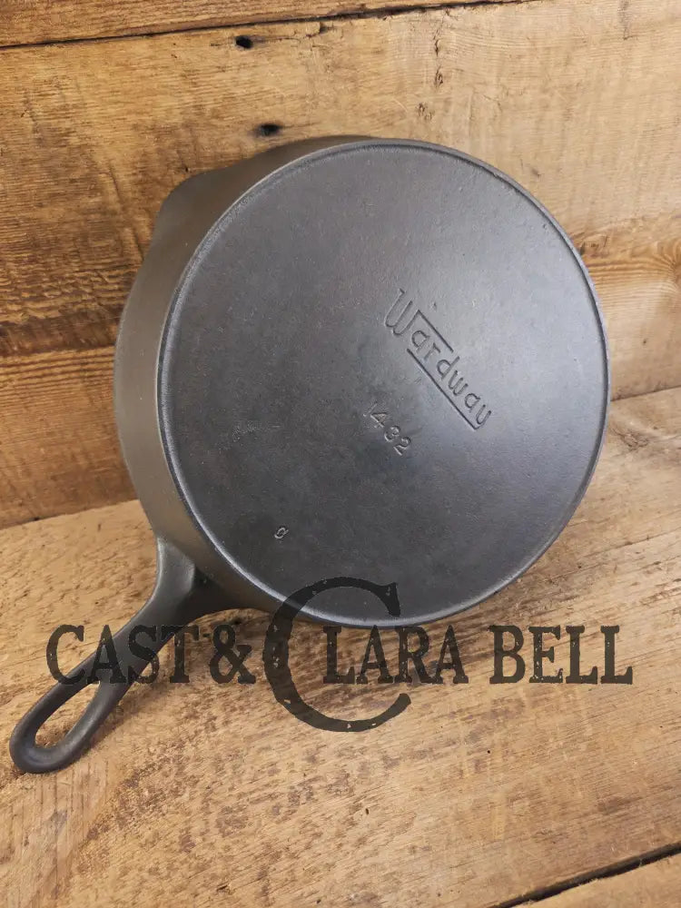 1930’s Wardway by Wagner Cast iron Skillet. #1432. These are not found often beautiful every day skillet with a cool
