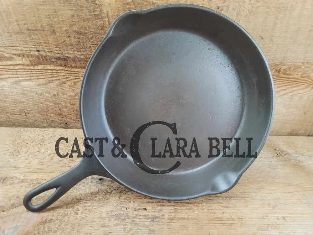 1930’s Wardway by Wagner Cast iron Skillet. #1432. These are not found often beautiful every day skillet with a cool