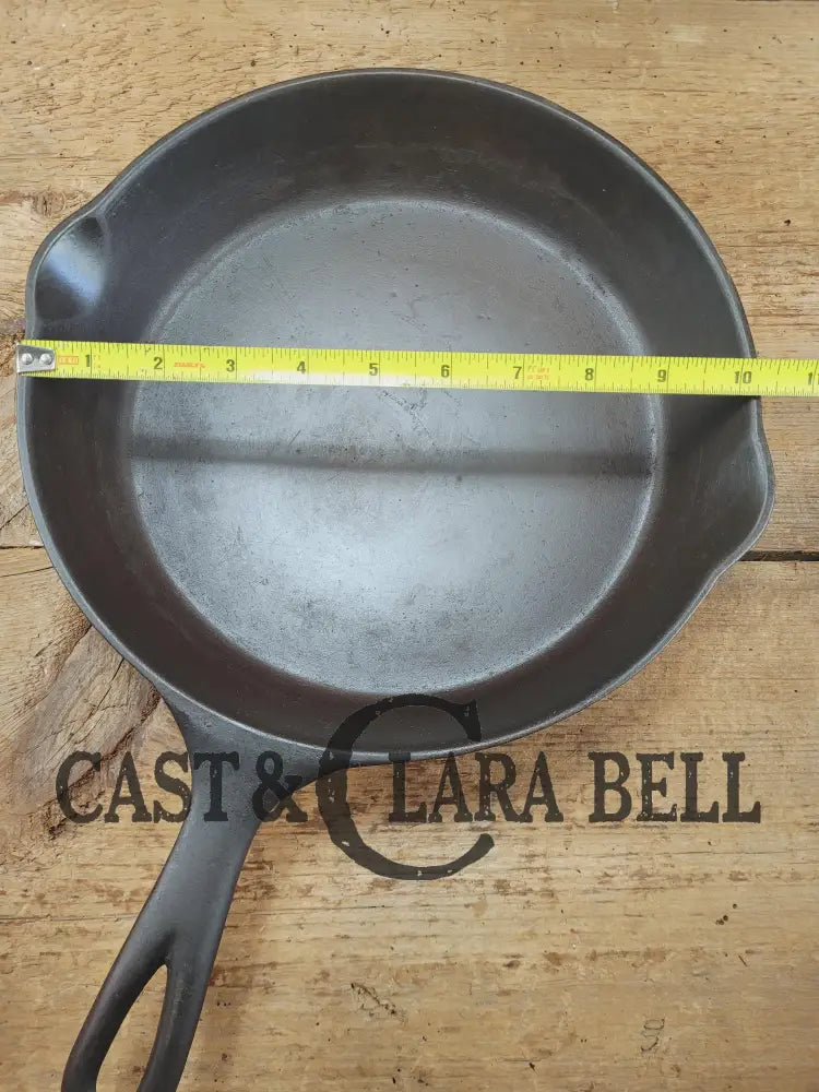 1930’s Wardway by Wagner Cast iron Skillet. #1432. These are not found often beautiful every day skillet with a cool