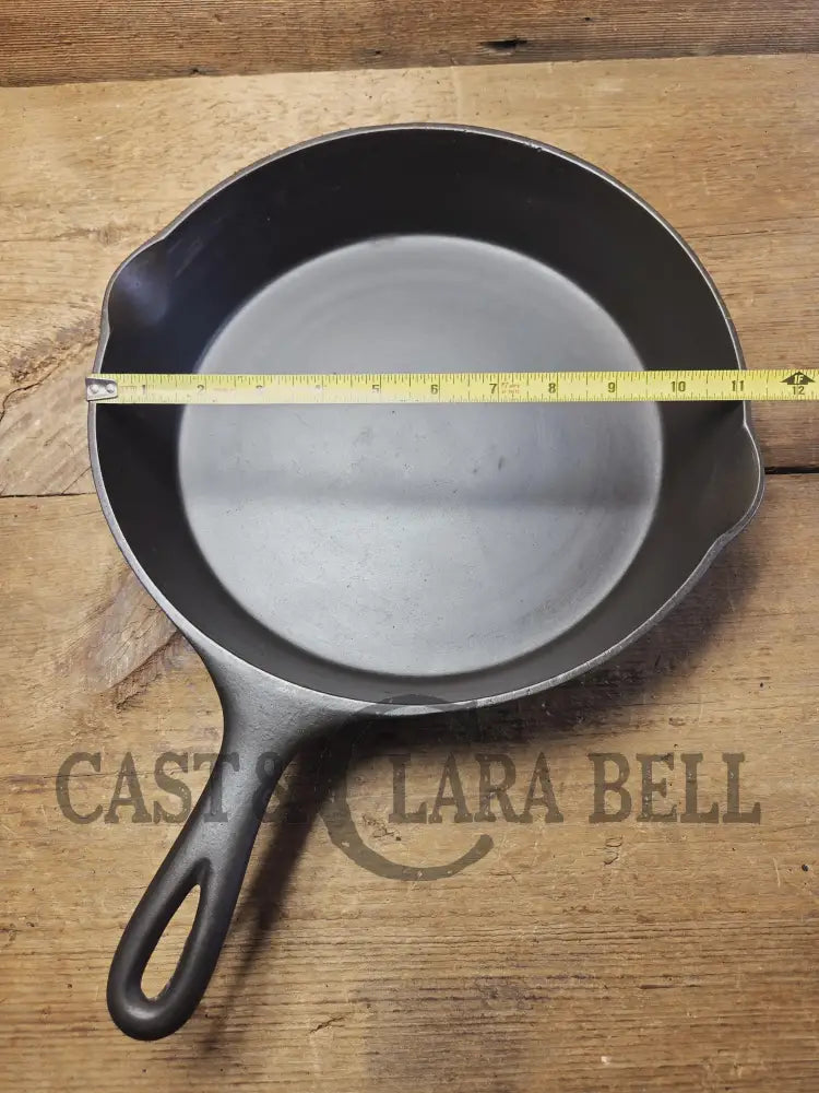 1930’s Wardway by Wagner Cast iron Skillet. #9 Size #1433. These are not found often beautiful every day skillet with a