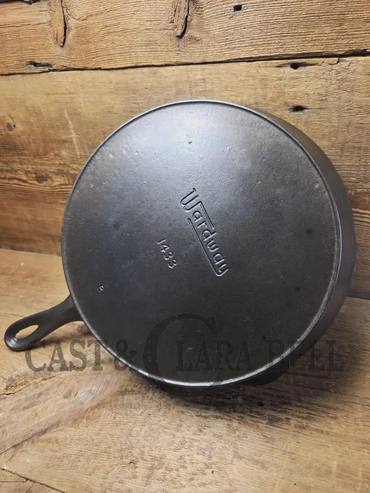 1930’s Wardway by Wagner Cast iron Skillet. #9 Size #1433. These are not found often beautiful every day skillet with a