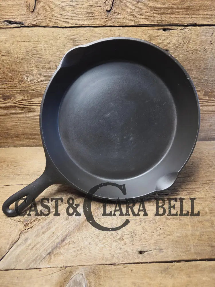 1930’s Wardway by Wagner Cast iron Skillet. #9 Size #1433. These are not found often beautiful every day skillet with a