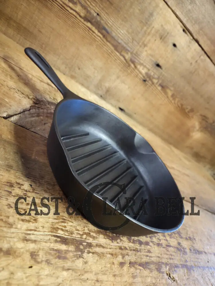 1940’s Angus Broiler by Wagner #1126. Beautiful and hard to find piece. Restored Seasoned Ready to Use Skillet