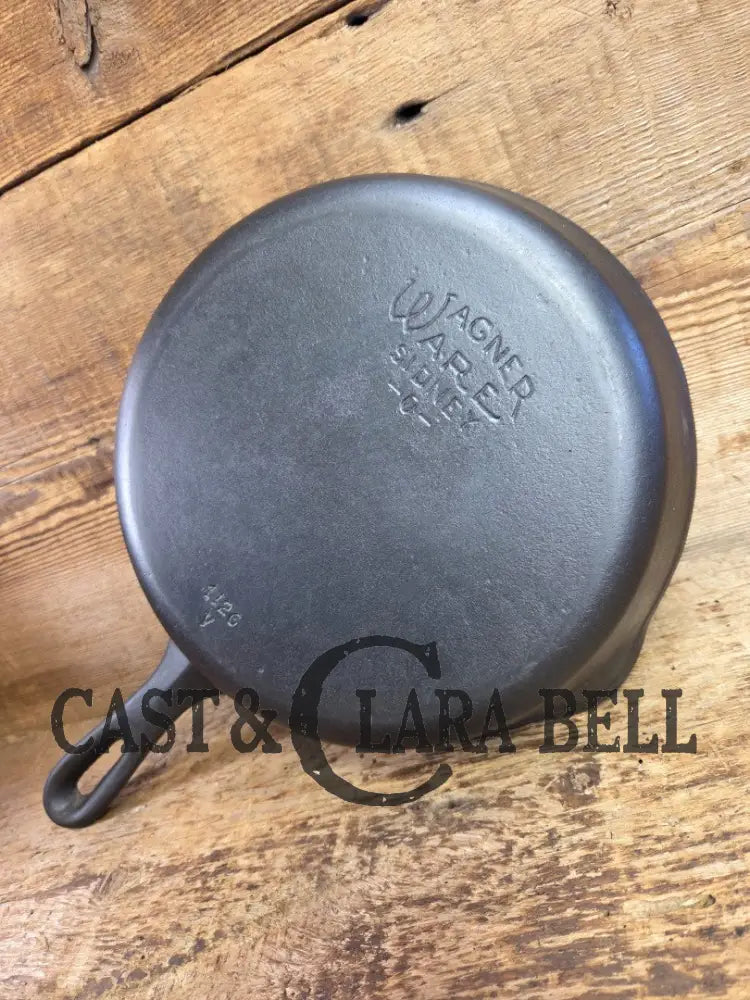 1940’s Angus Broiler by Wagner #1126. Beautiful and hard to find piece. Restored Seasoned Ready to Use Skillet