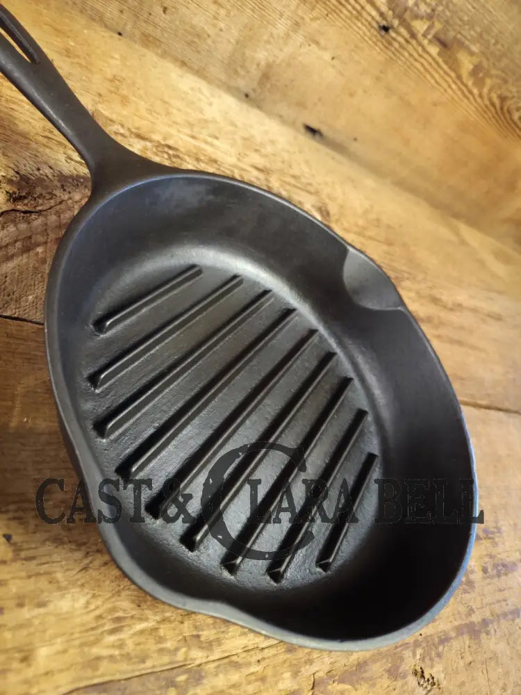 1940’s Angus Broiler by Wagner #1126. Beautiful and hard to find piece. Restored Seasoned Ready to Use Skillet