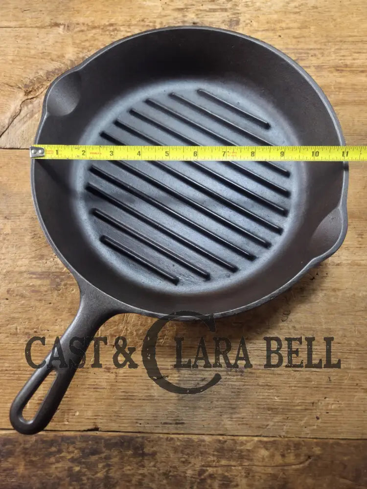 1940’s Big #9 Angus Broiler by Wagner. #1129 Fully marked beautiful and handy piece for grilling veggies and proteins!