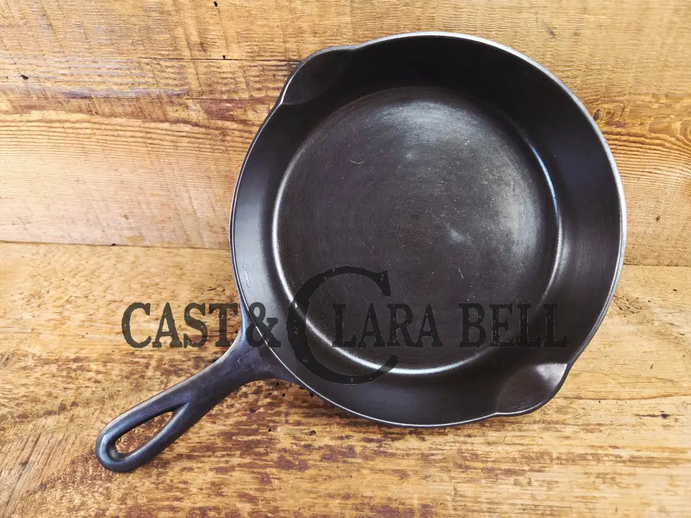 1940’s Griswold #6 Cast Iron Skillet with Small Block Logo Flat Handle and Smooth Bottom 699 B. Wonderful sauté pan