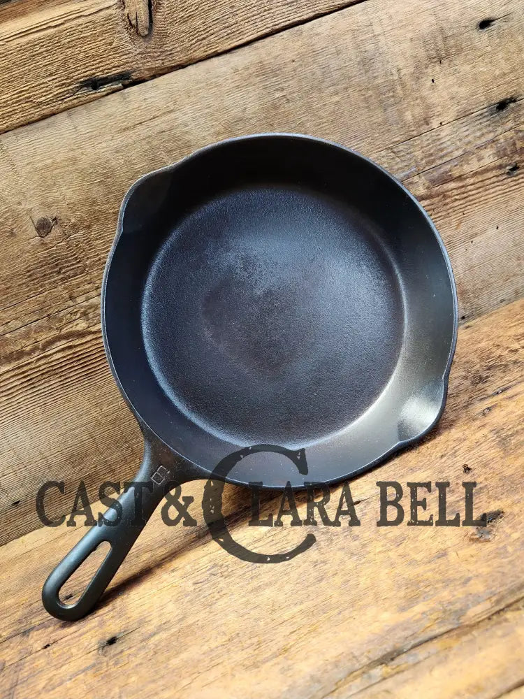 1940’S Griswold #6 Cast Iron Skillet With Small Block Logo Flat Handle And Smooth Bottom 699 B.