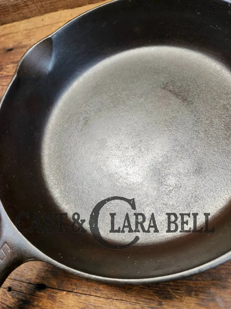 1940’S Griswold #6 Cast Iron Skillet With Small Block Logo Flat Handle And Smooth Bottom 699 B.