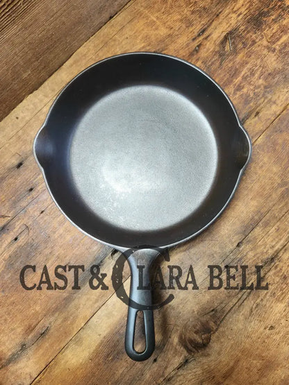 1940’S Griswold #6 Cast Iron Skillet With Small Block Logo Flat Handle And Smooth Bottom 699 B.