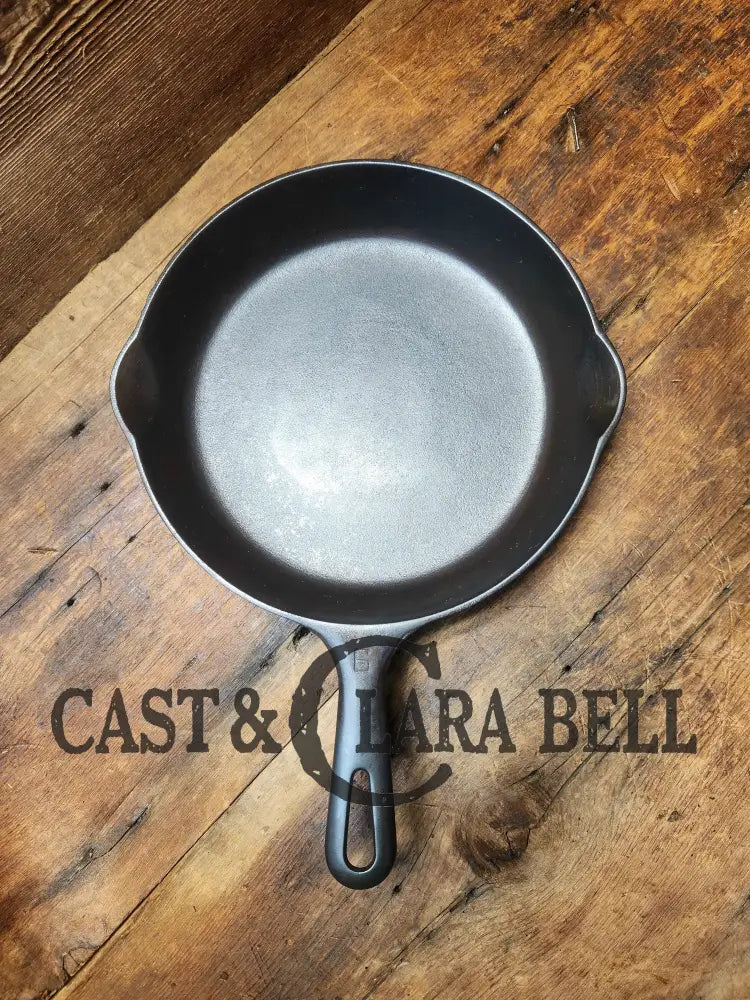 1940’S Griswold #6 Cast Iron Skillet With Small Block Logo Flat Handle And Smooth Bottom 699 B.