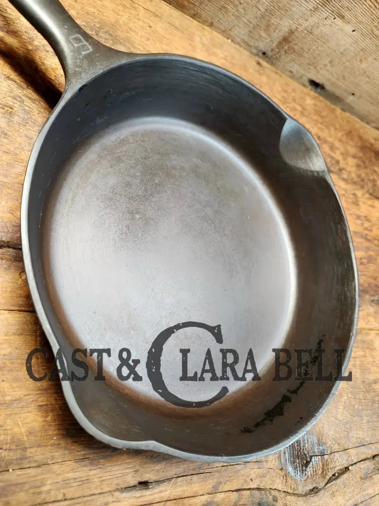 1940’S Griswold #6 Cast Iron Skillet With Small Block Logo Flat Handle And Smooth Bottom 699 W.