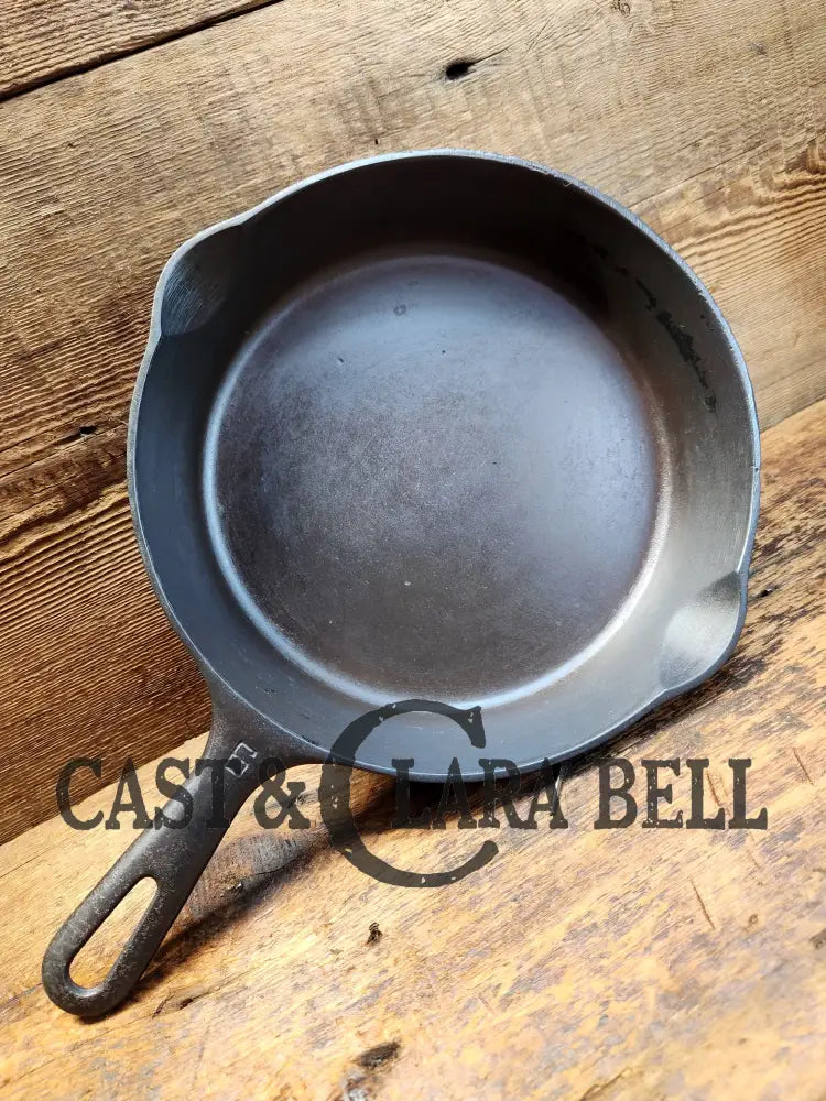 1940’S Griswold #6 Cast Iron Skillet With Small Block Logo Flat Handle And Smooth Bottom 699 W.