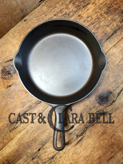 1940’S Griswold #6 Cast Iron Skillet With Small Block Logo Flat Handle And Smooth Bottom 699 W.