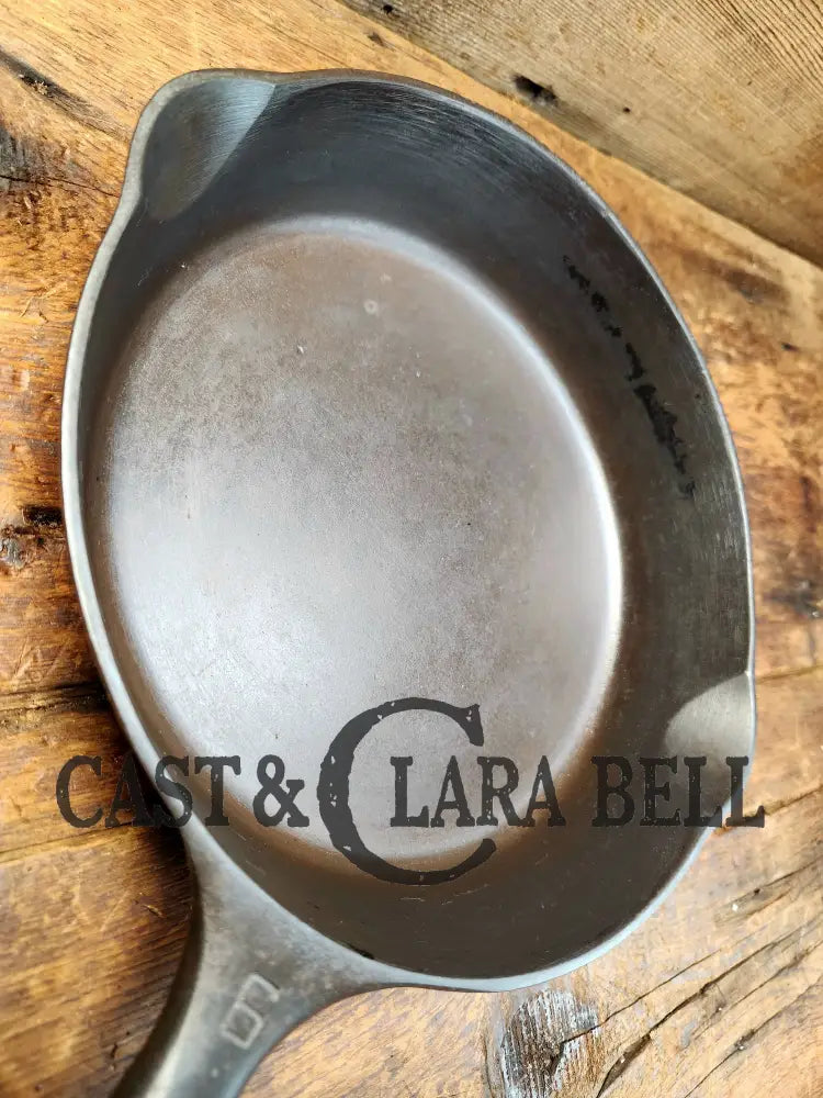 1940’S Griswold #6 Cast Iron Skillet With Small Block Logo Flat Handle And Smooth Bottom 699 W.