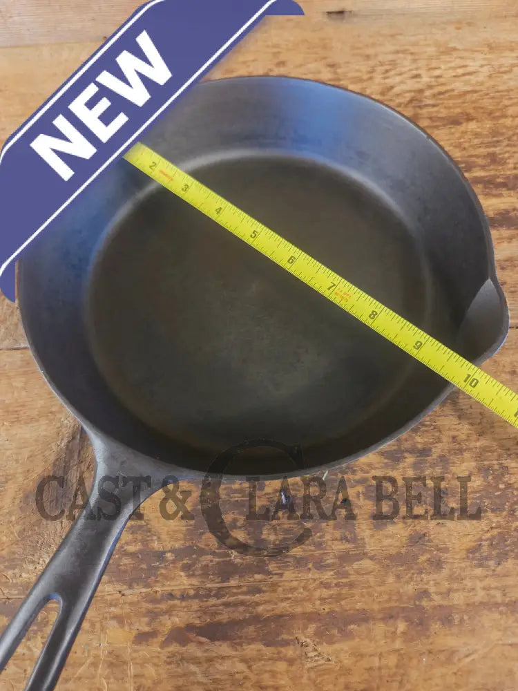 1940’s Griswold No. 7 Cast Iron Skillet with Small Block Logo and Early Handle style. 701 B - Skillet