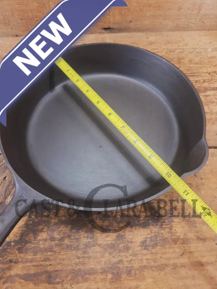 1940’s Griswold No. 8 Cast Iron Skillet with GROOVE handle and Small Block Logo 704 E - Skillet